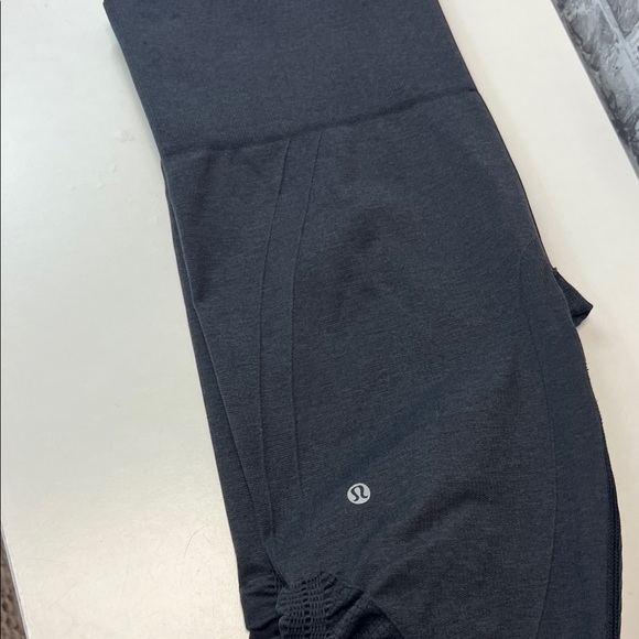 Woman's Lululemon capri leggings - Picture 10 of 10